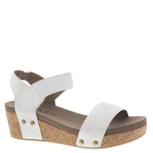Elegant White Wedge Sandals